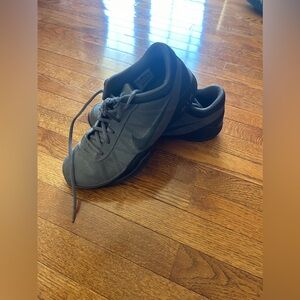 Men’s grey/black Nike tennis shoes. Size 10